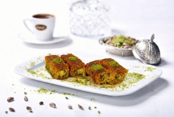 FISTIKLI KAYMAKLI DOLMA KADAYIF